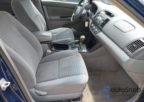 2005 Toyota Camry Le z USA, uszkodzony, nr VIN 4T1BE32K05U084004